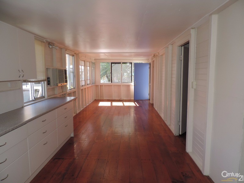 2 VIVIAN STREET, Pimlico QLD 4812