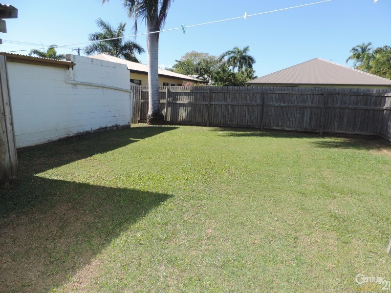 2 VIVIAN STREET, Pimlico QLD 4812