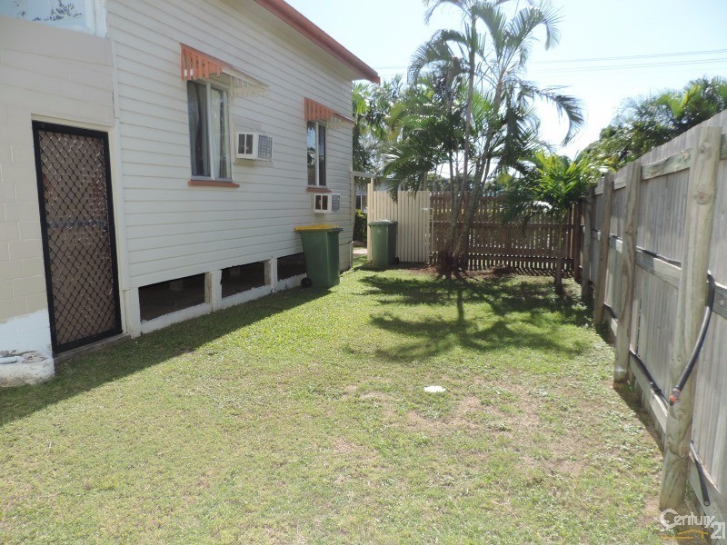 2 VIVIAN STREET, Pimlico QLD 4812