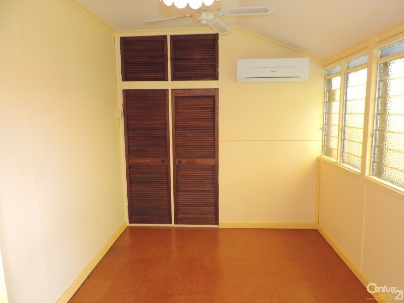 8 FIFTEENTH AVENUE, Railway Estate QLD 4810