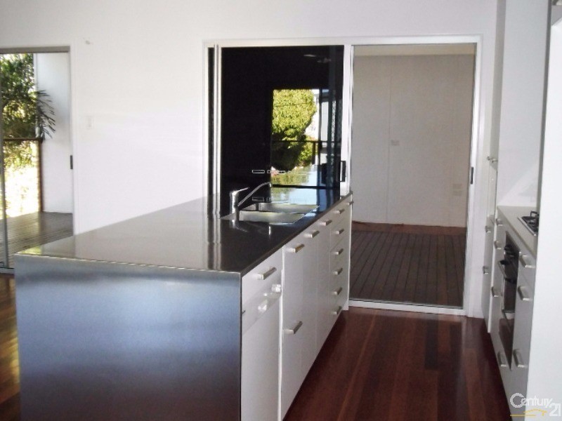 14A MARYVALE STREET, West End QLD 4810