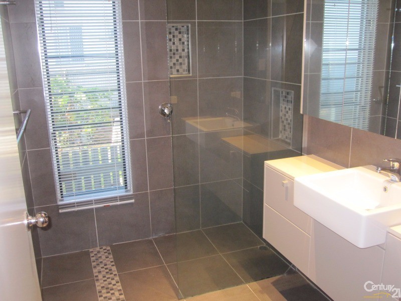 14A MARYVALE STREET, West End QLD 4810