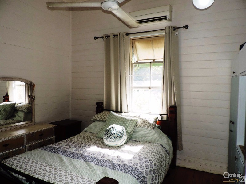 240 BOUNDARY STREET, South Townsville QLD 4810