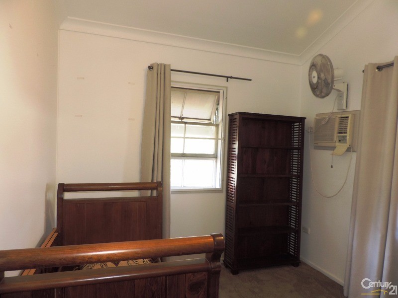 240 BOUNDARY STREET, South Townsville QLD 4810