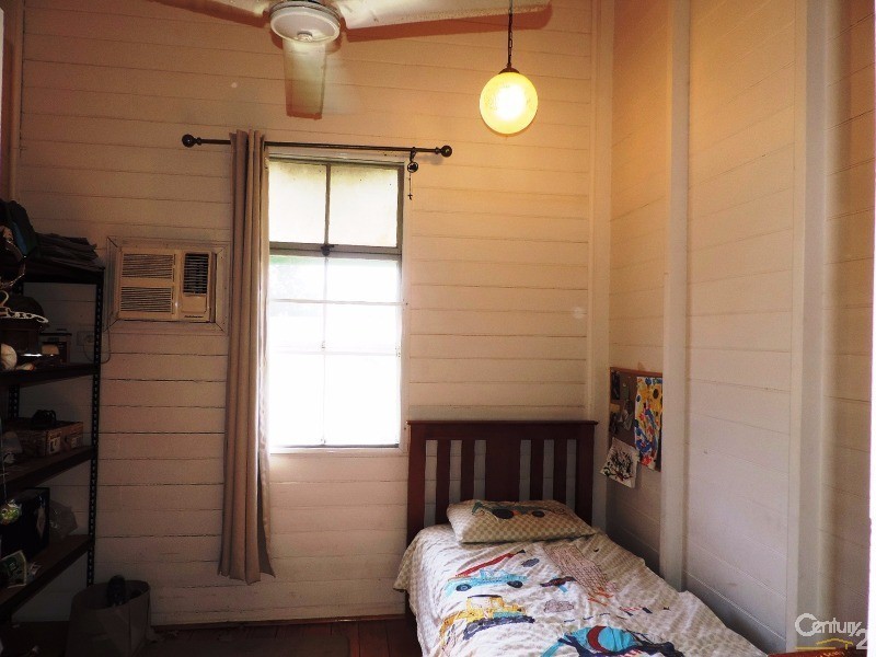 240 BOUNDARY STREET, South Townsville QLD 4810