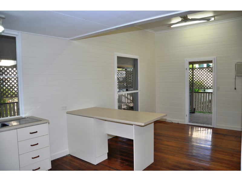 24 GREENSLADE STREET, West End QLD 4810