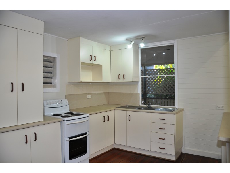 24 GREENSLADE STREET, West End QLD 4810