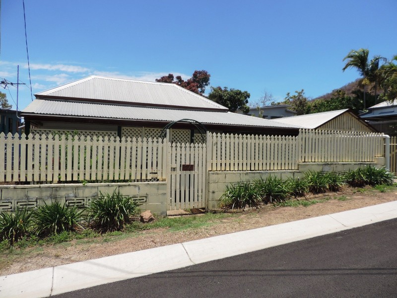 24 GREENSLADE STREET, West End QLD 4810