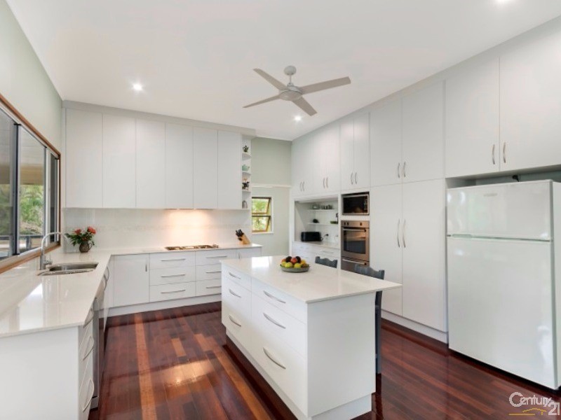 32 BAY STREET, Pallarenda QLD 4810