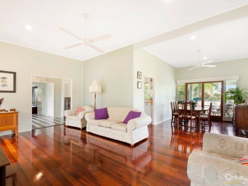 32 BAY STREET, Pallarenda QLD 4810