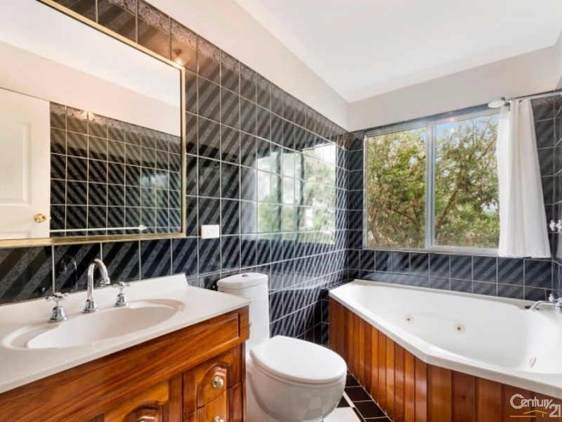 32 BAY STREET, Pallarenda QLD 4810