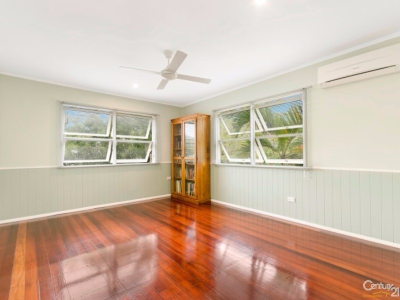 32 BAY STREET, Pallarenda QLD 4810