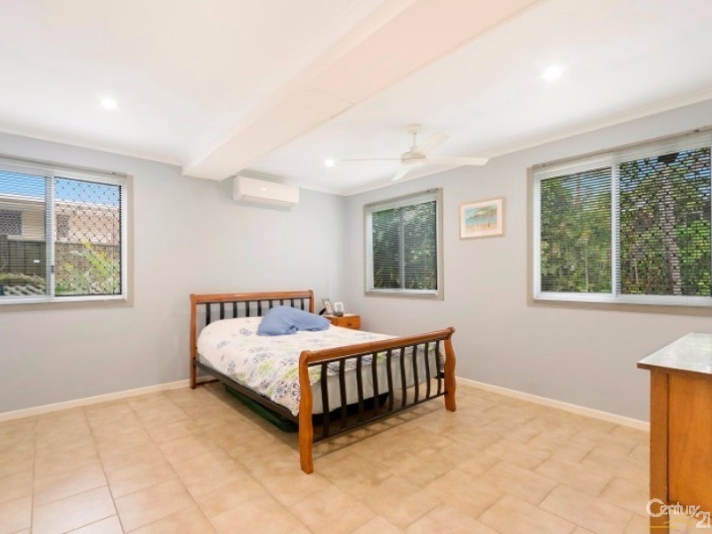 32 BAY STREET, Pallarenda QLD 4810