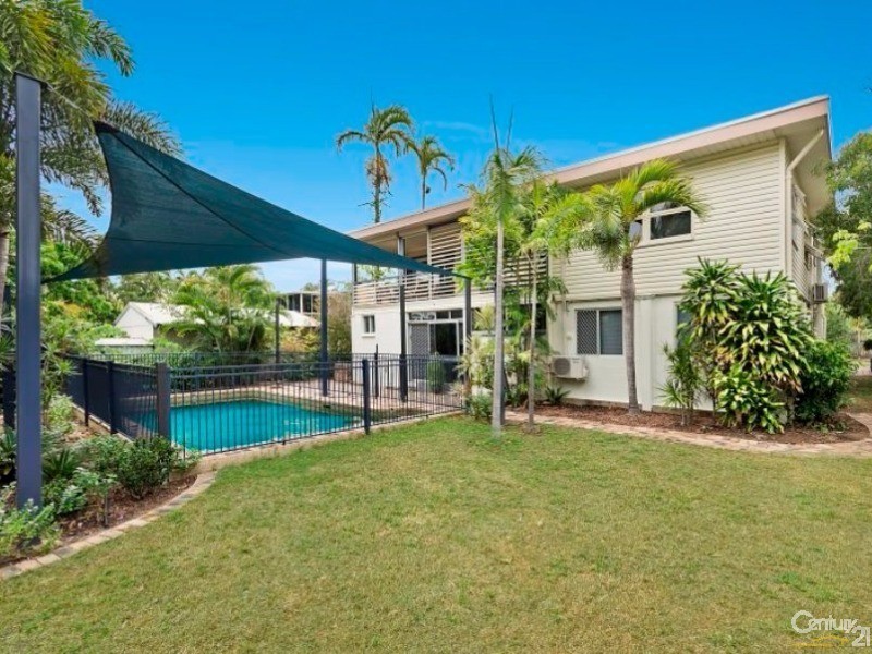 32 BAY STREET, Pallarenda QLD 4810