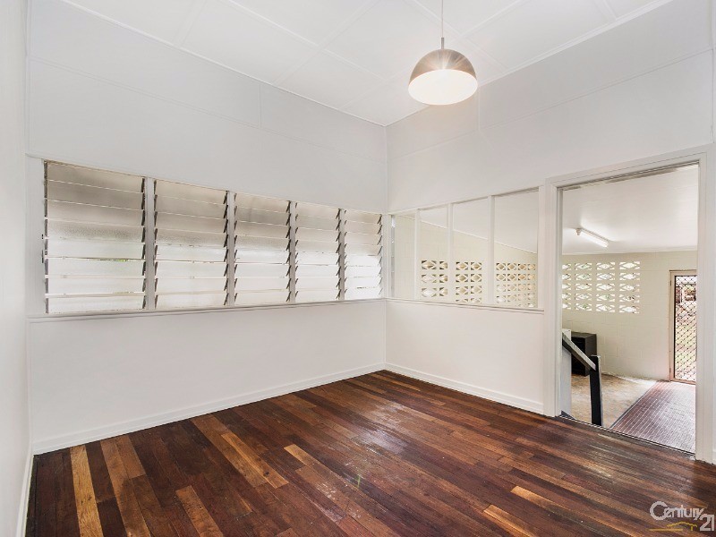 17 NORTH STREET, West End QLD 4810