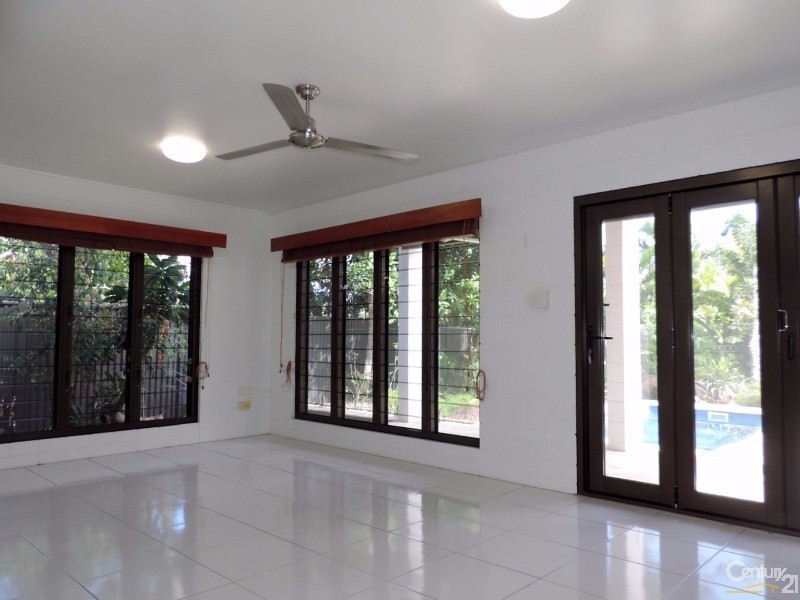 17 DYER STREET, Pallarenda QLD 4810