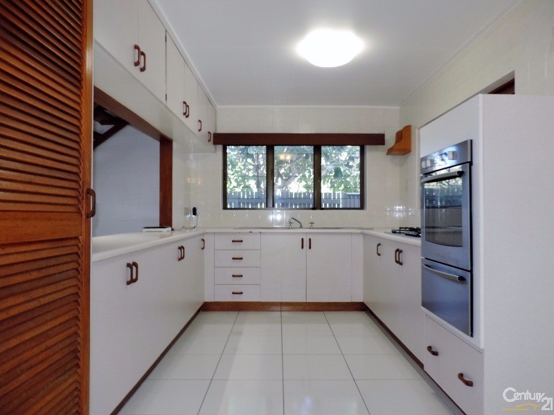 17 DYER STREET, Pallarenda QLD 4810