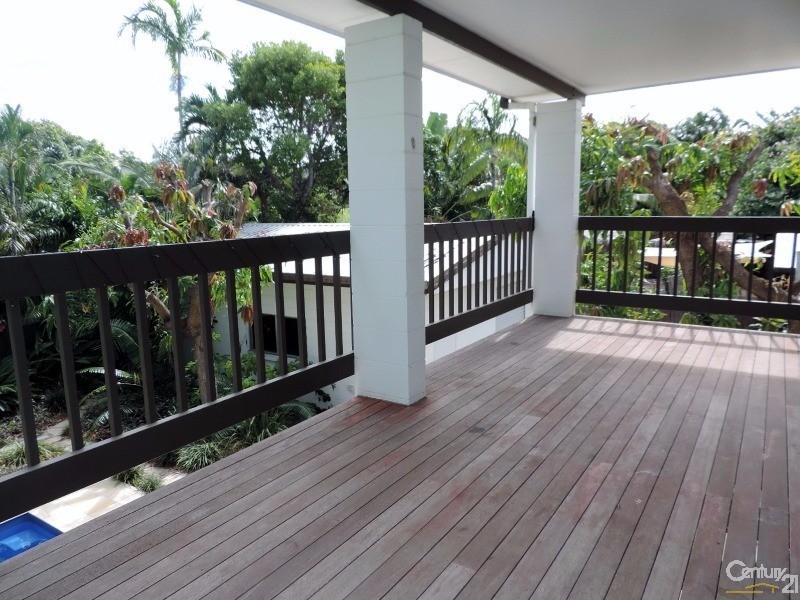 17 DYER STREET, Pallarenda QLD 4810