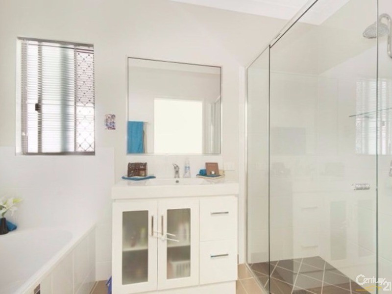 16 MADONIS WAY, Burdell QLD 4818