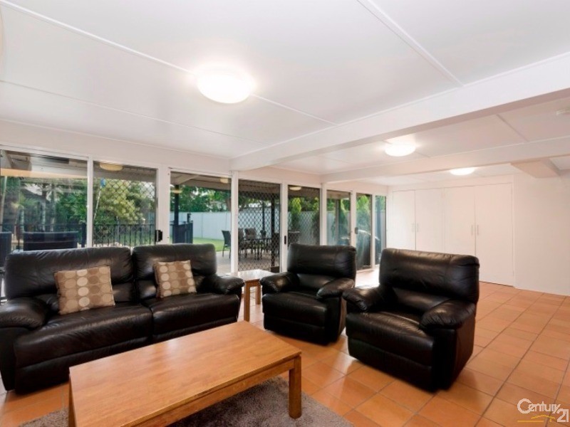 6 BUCKBY STREET, Pallarenda QLD 4810