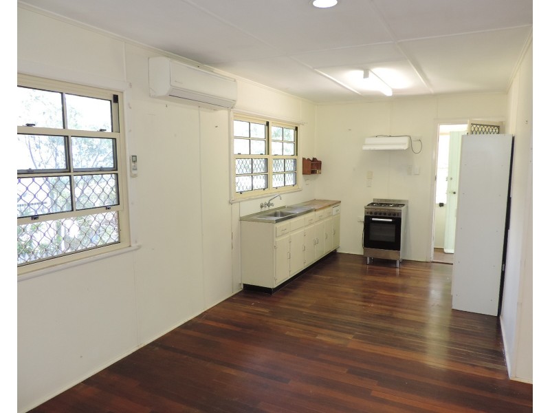 18 WILLIAM STREET, West End QLD 4810