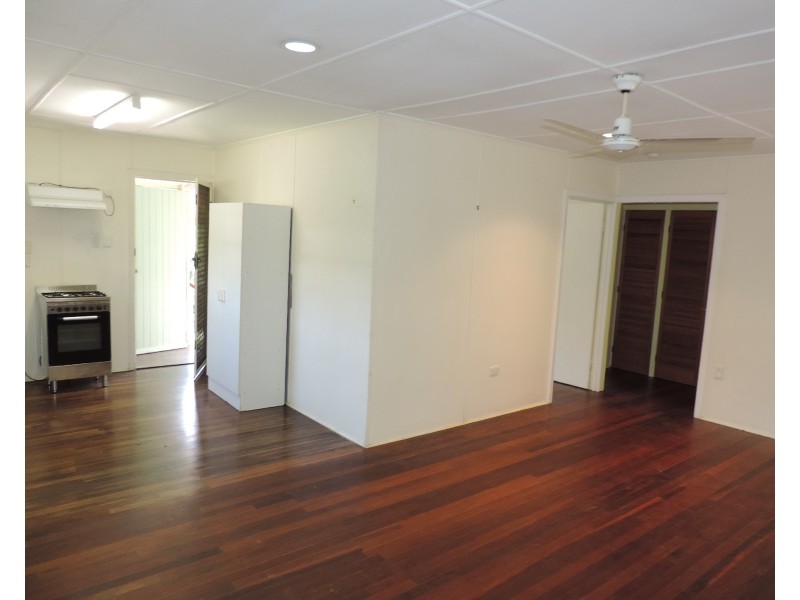 18 WILLIAM STREET, West End QLD 4810