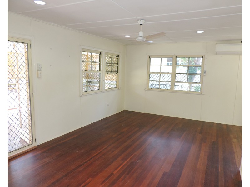 18 WILLIAM STREET, West End QLD 4810