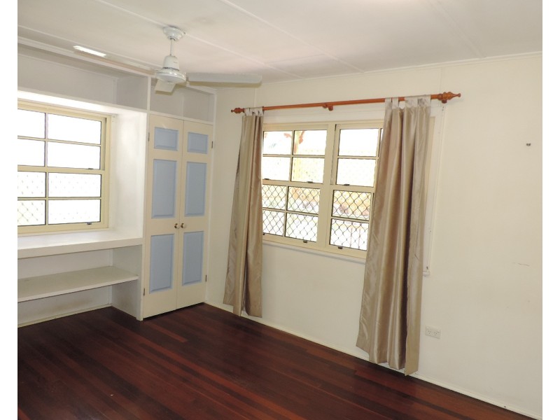 18 WILLIAM STREET, West End QLD 4810