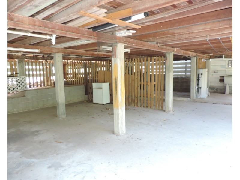 18 WILLIAM STREET, West End QLD 4810