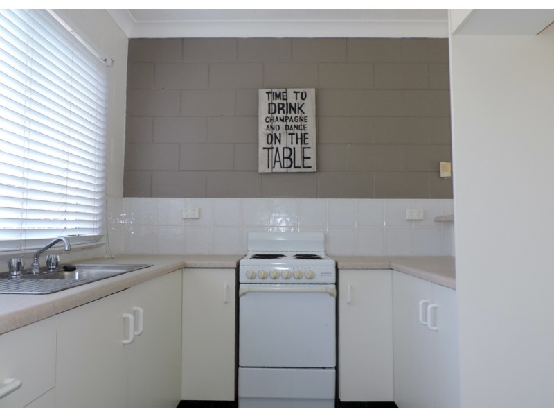 13/36  HENRY STREET, West End QLD 4810