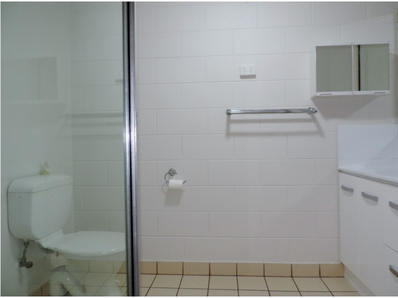 13/36  HENRY STREET, West End QLD 4810