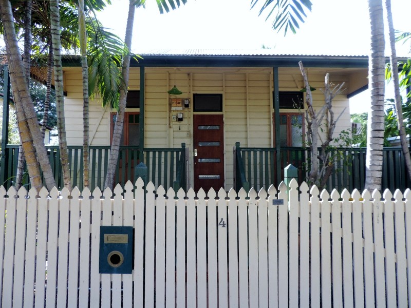 4 FOURTH AVENUE, South Townsville QLD 4810