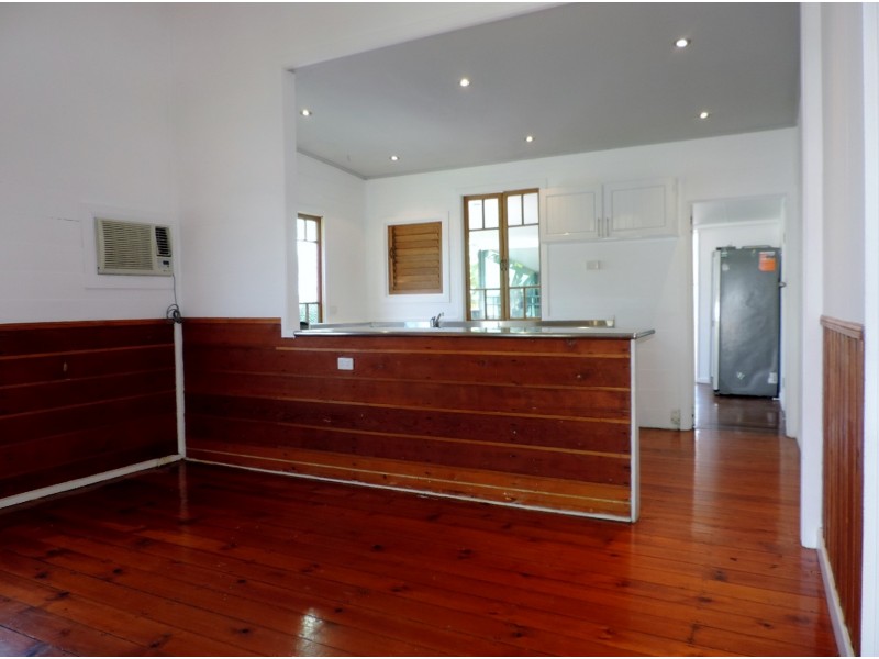 4 FOURTH AVENUE, South Townsville QLD 4810