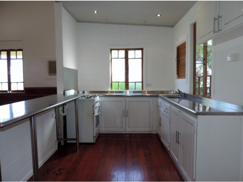 4 FOURTH AVENUE, South Townsville QLD 4810