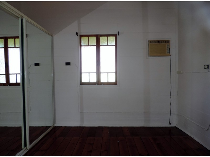 4 FOURTH AVENUE, South Townsville QLD 4810