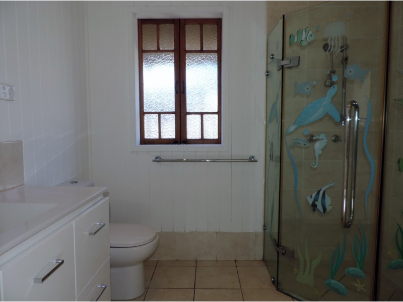 4 FOURTH AVENUE, South Townsville QLD 4810