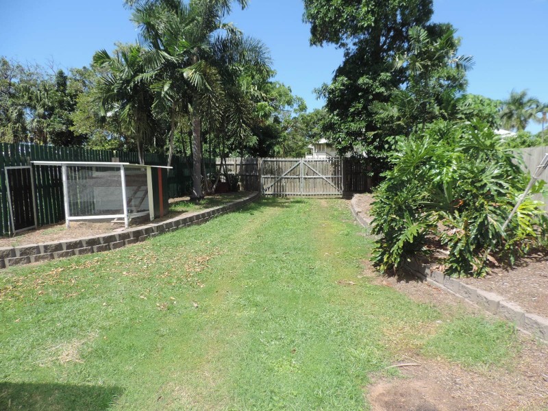 4 FOURTH AVENUE, South Townsville QLD 4810