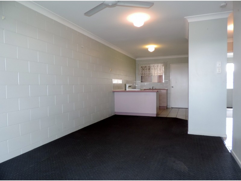 11/28 HENRY STREET, West End QLD 4810