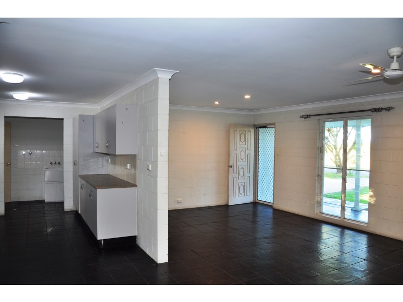 30 SEAWARD CRESCENT, Pallarenda QLD 4810