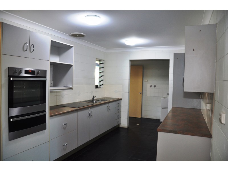 30 SEAWARD CRESCENT, Pallarenda QLD 4810