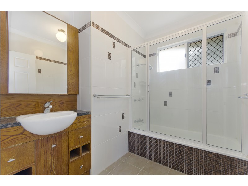 7 RAFFLES COURT, Kelso QLD 4815