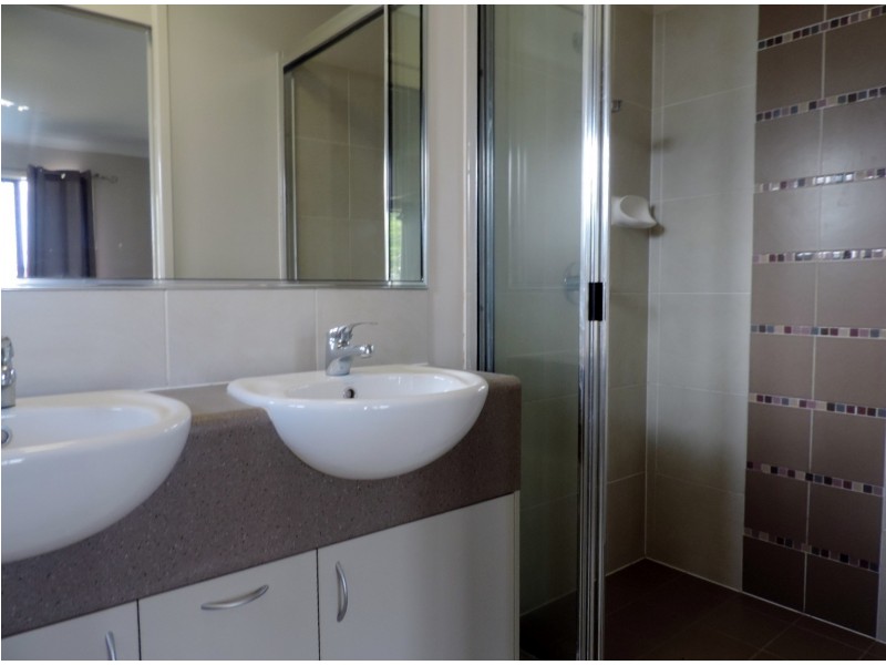 8 Ripon Court, Mount Low QLD 4818