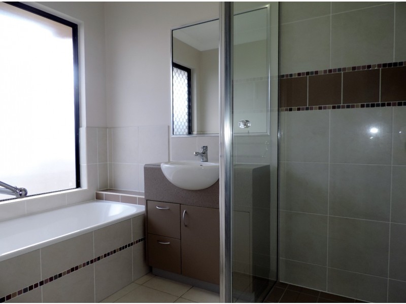 8 Ripon Court, Mount Low QLD 4818