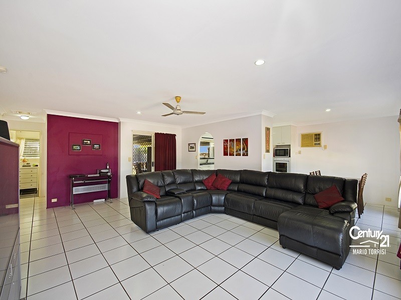 18 REDWOOD AVENUE, Kirwan QLD 4817