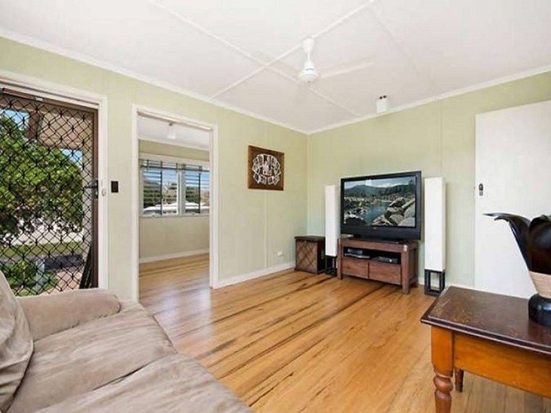 8 MUNROE STREET, Wulguru QLD 4811