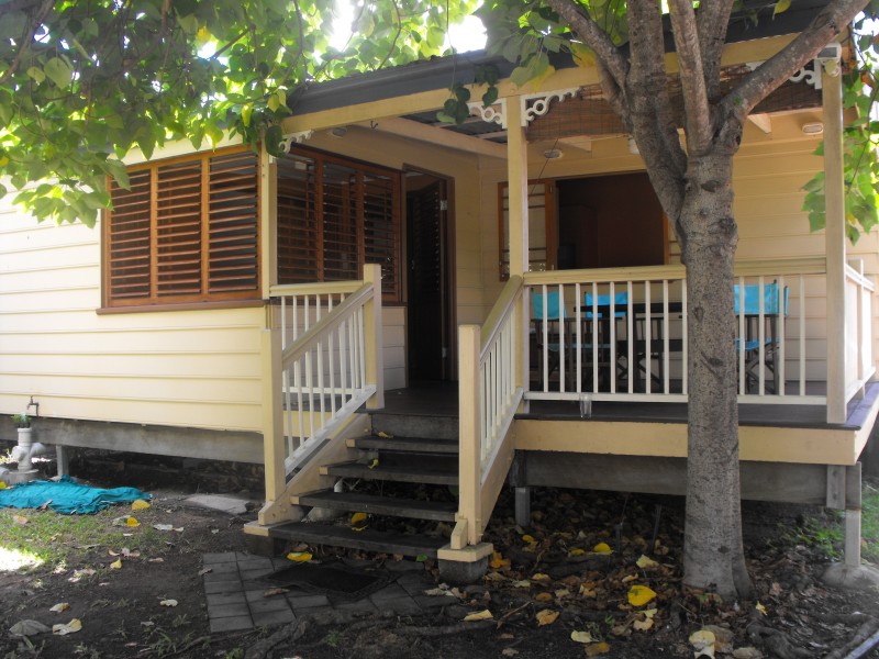 24 ESTATE STREET, West End QLD 4810