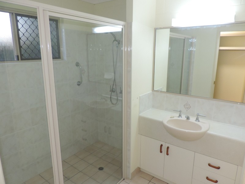 4 YARAI COURT, Mount Louisa QLD 4814