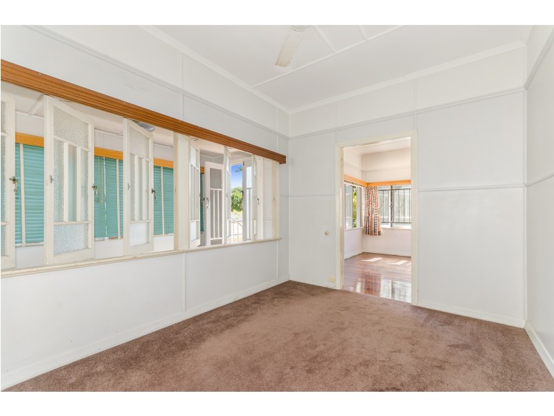 11 HOWITT STREET, North Ward QLD 4810