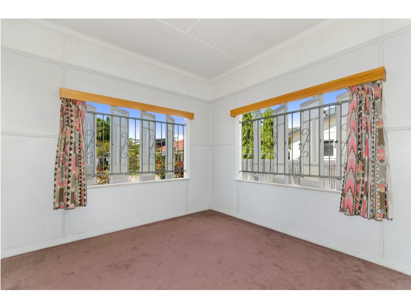 11 HOWITT STREET, North Ward QLD 4810