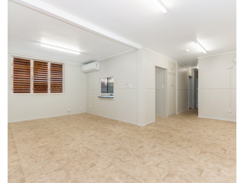 7 BAY STREET, Pallarenda QLD 4810